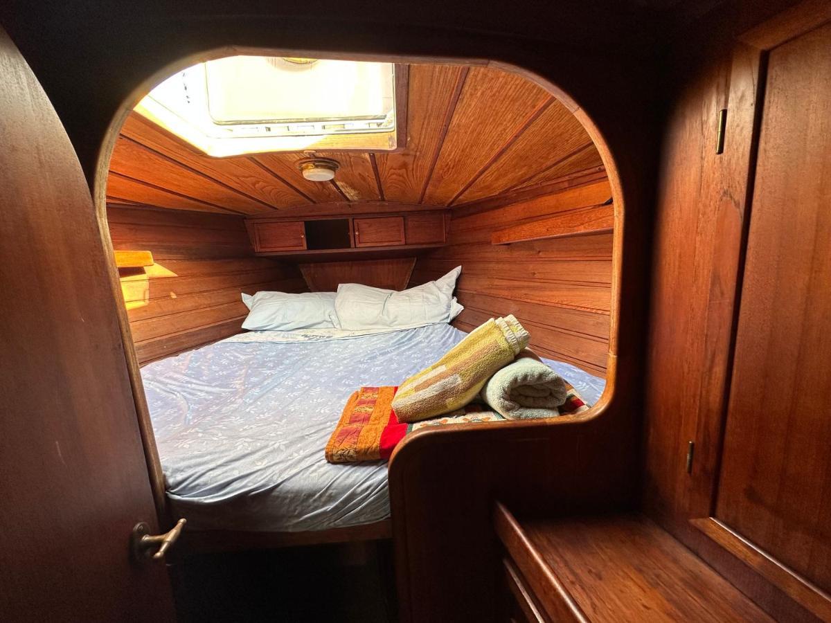 Unique Wooden Sail Yacht + 2 Bikes Included! Hotel Sant Adria de Besos Exterior foto